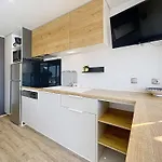 Mobil-home Grand Confort A 200m Plage, Avec Piscine, Terrasse, Wifi Inclus - 4 Pers. - Fr-1-361a-37 Semesterbostad