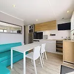 Mobil-home Grand Confort A 200m Plage, Avec Piscine, Terrasse, Wifi Inclus - 4 Pers. - Fr-1-361a-37 Semesterbostad *