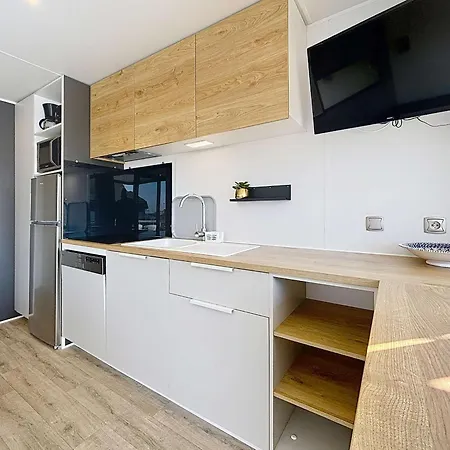 Mobil-home Grand Confort A 200m Plage, Avec Piscine, Terrasse, Wifi Inclus - 4 Pers. - Fr-1-361a-37 Prázdninový dům